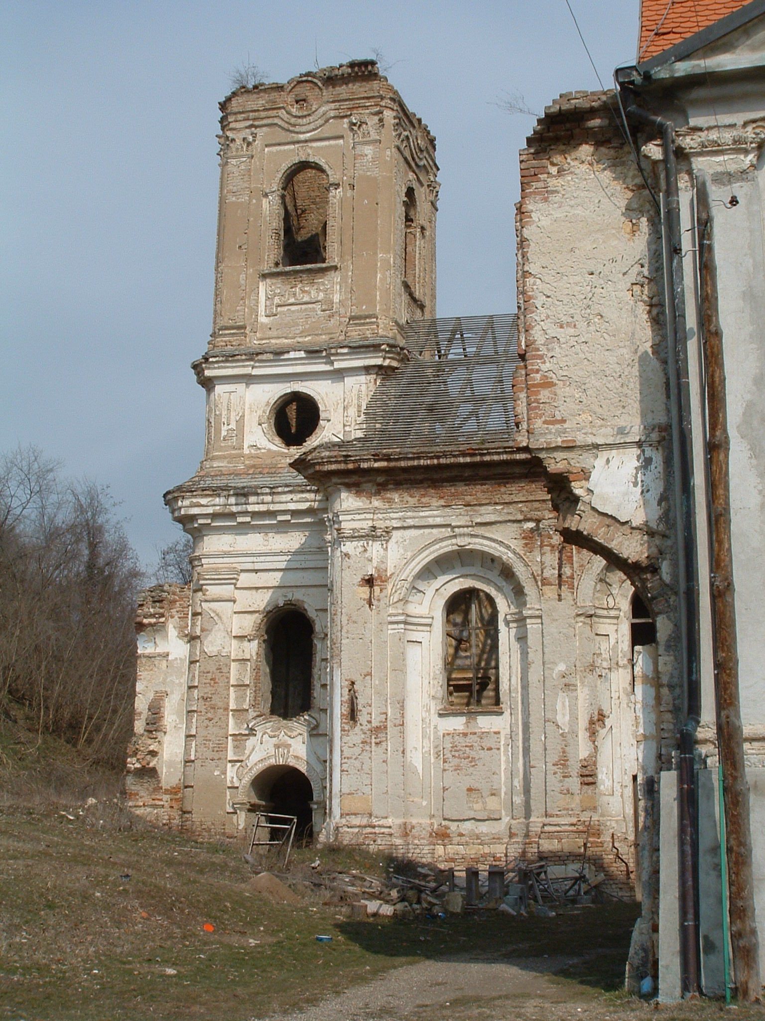 Изглед цркве Манастира Кувеждин 2004. године