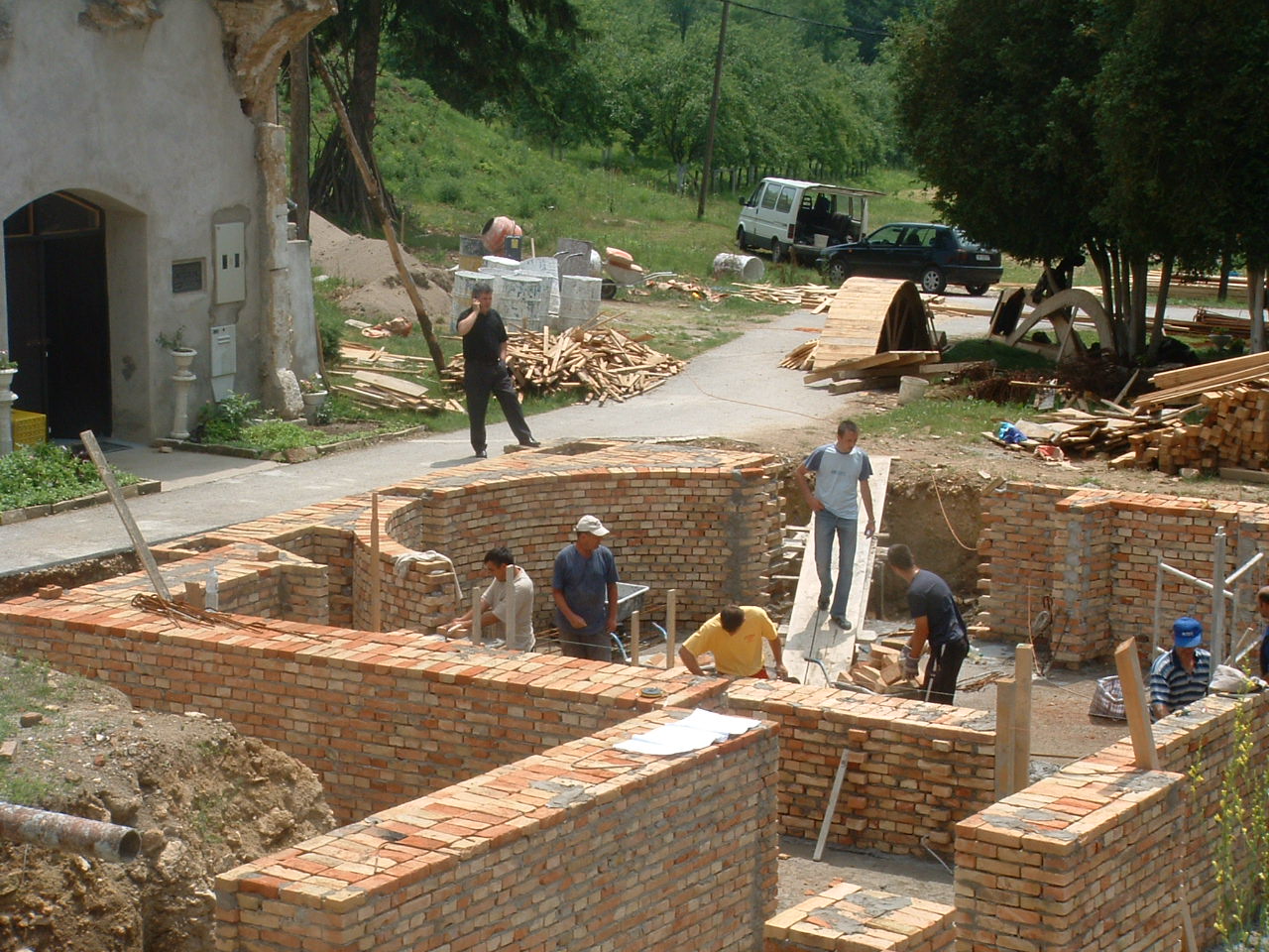Зидање капеле Јована Златоустог у Манастиру Кувеждин