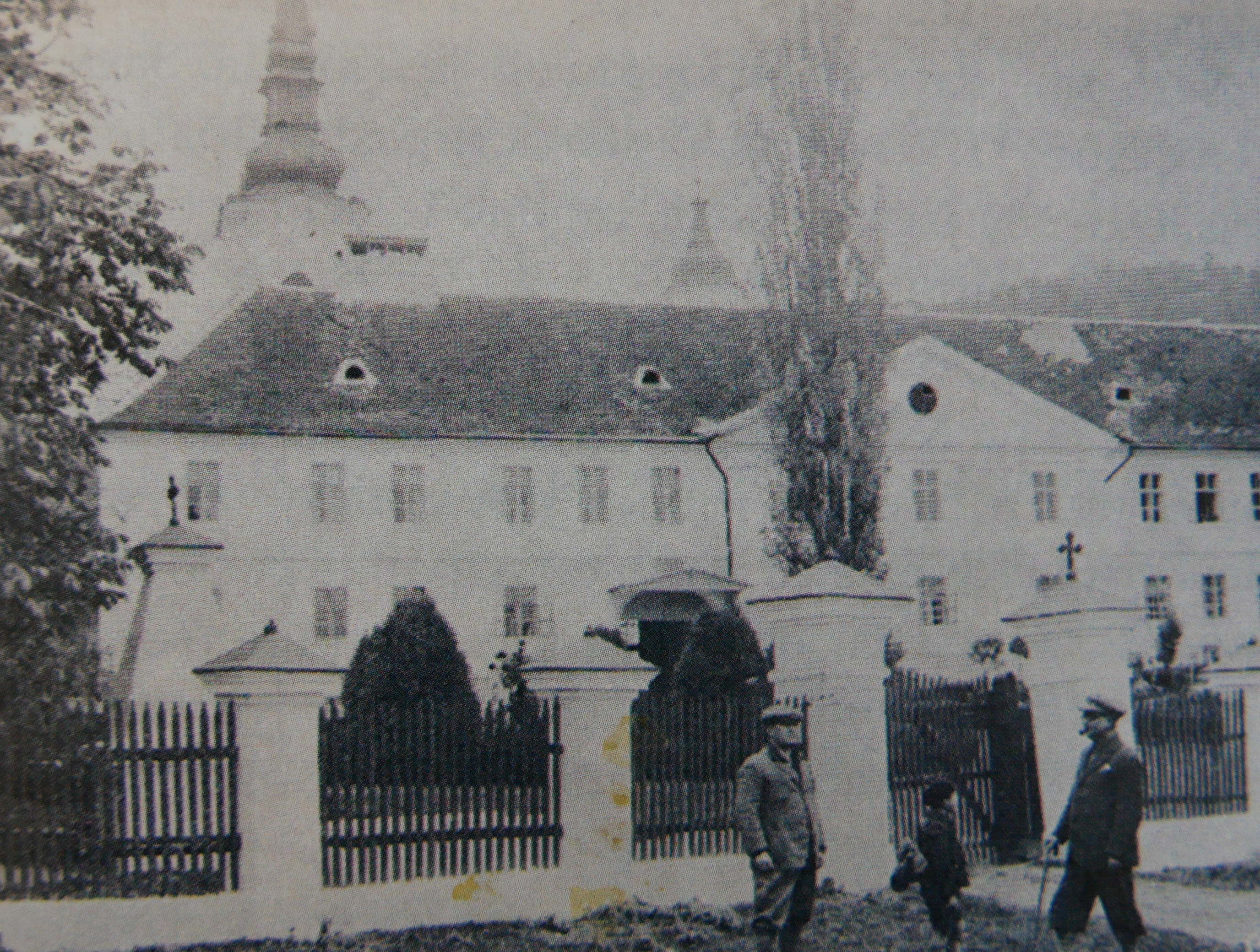 Манастир Кувеждин између два светска рата